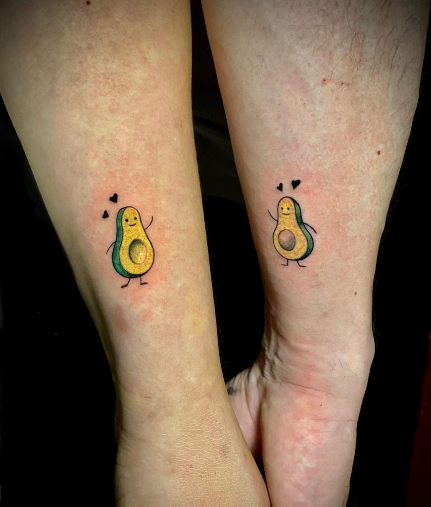 tatuajes aguacate familia