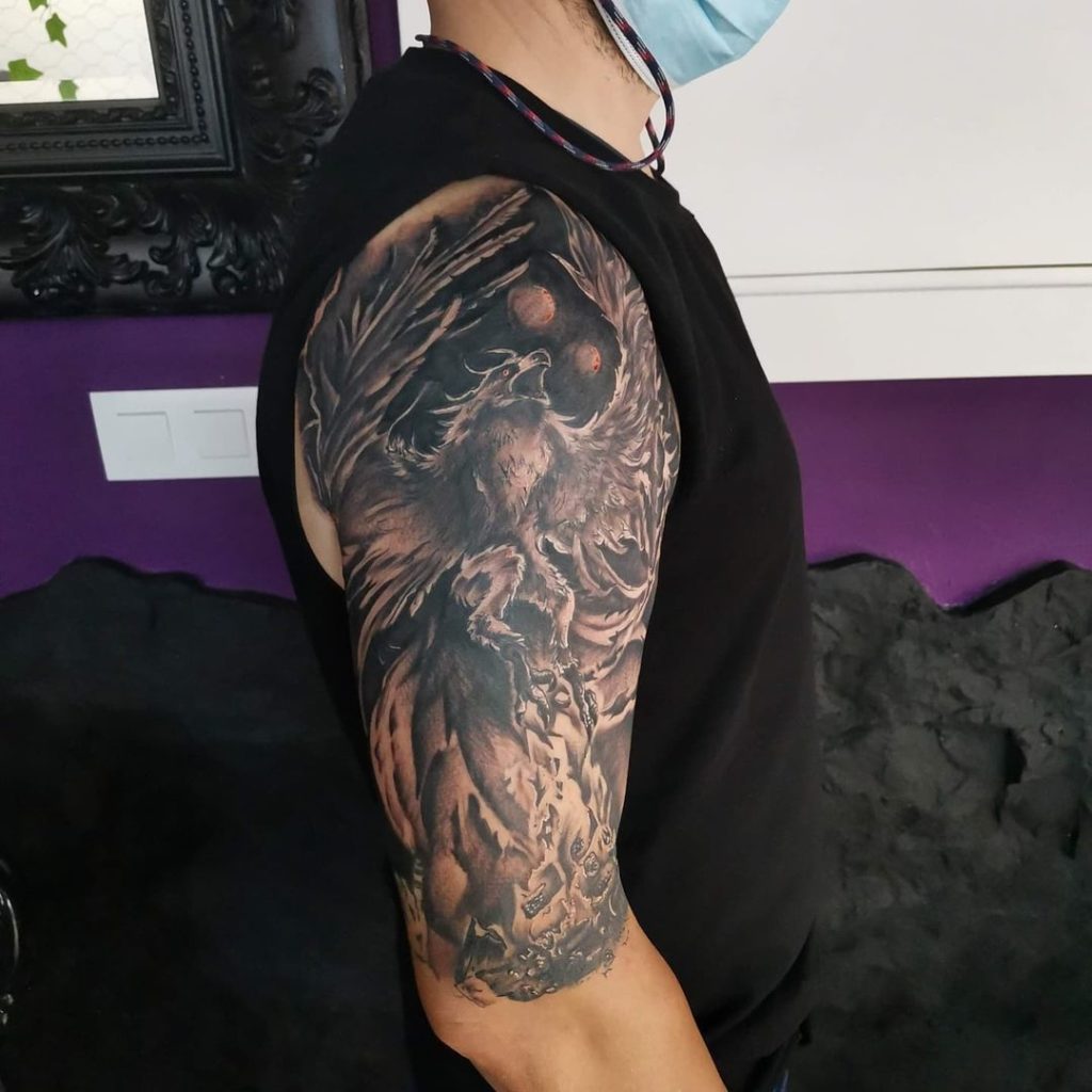 tatuaje ave fénix realista