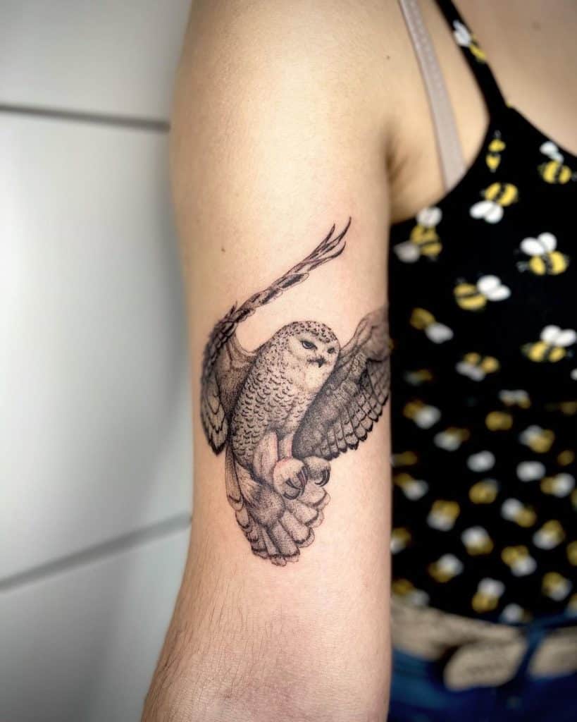 tatuaje búho microrealista