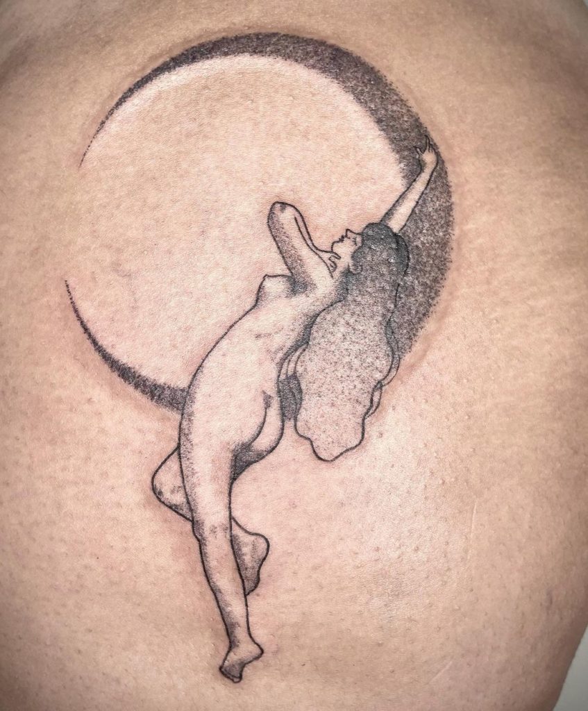 tatuaje luna mujer