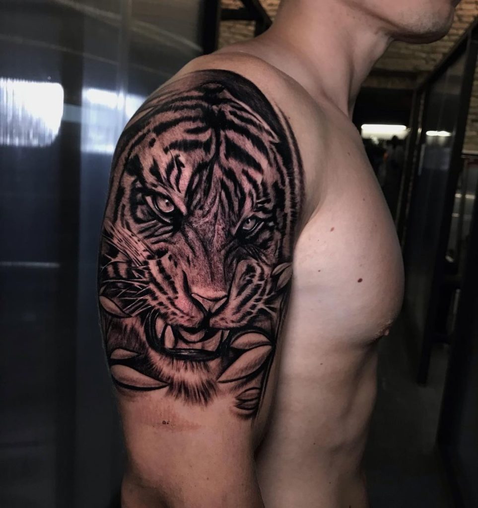 tatuajes hombro tigre