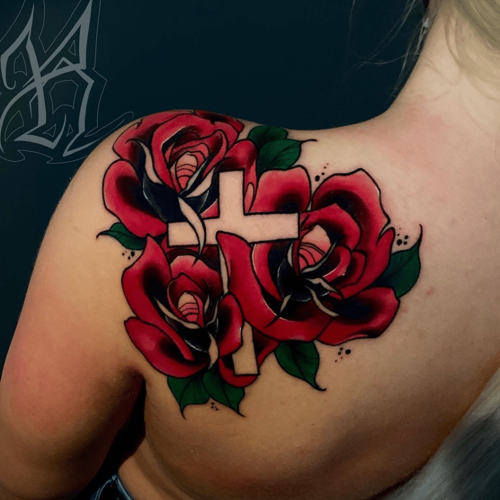 tatuaje cruz rosas