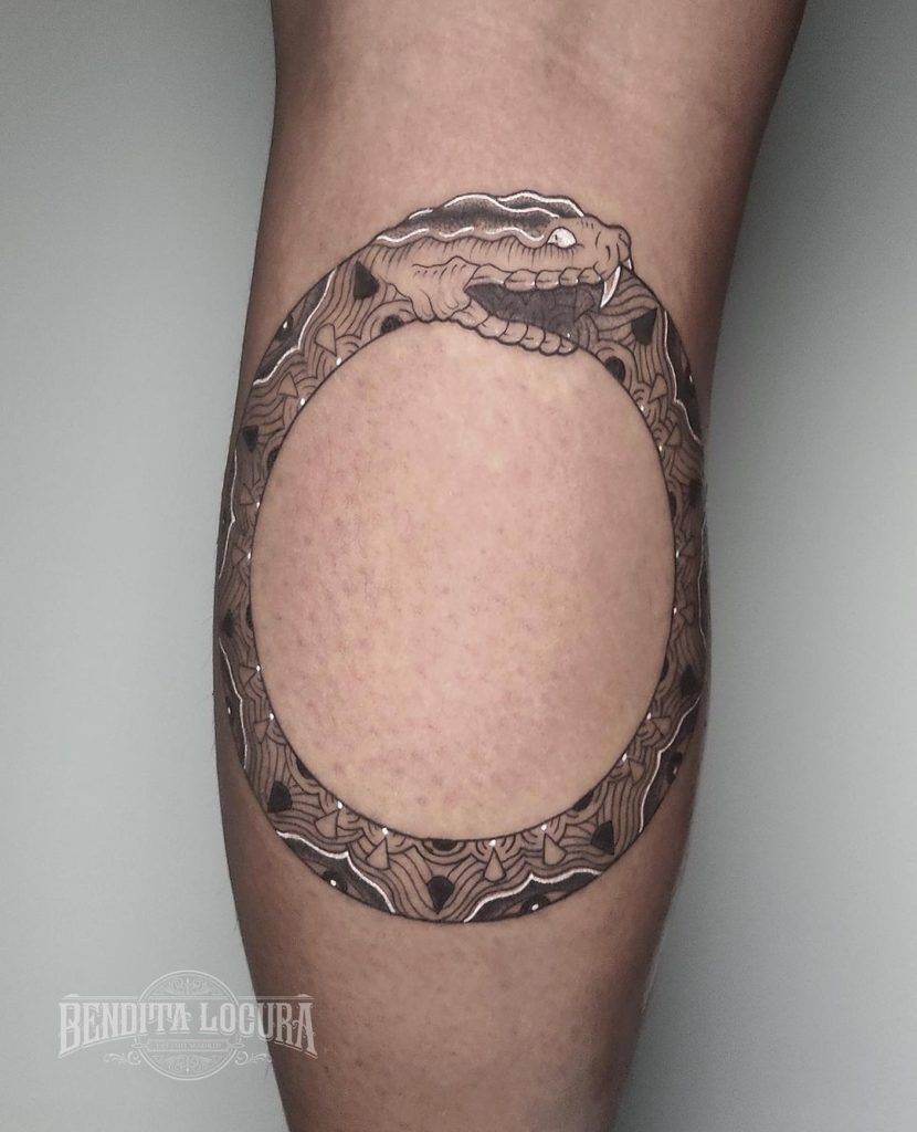 tatuaje serpiente enroscada