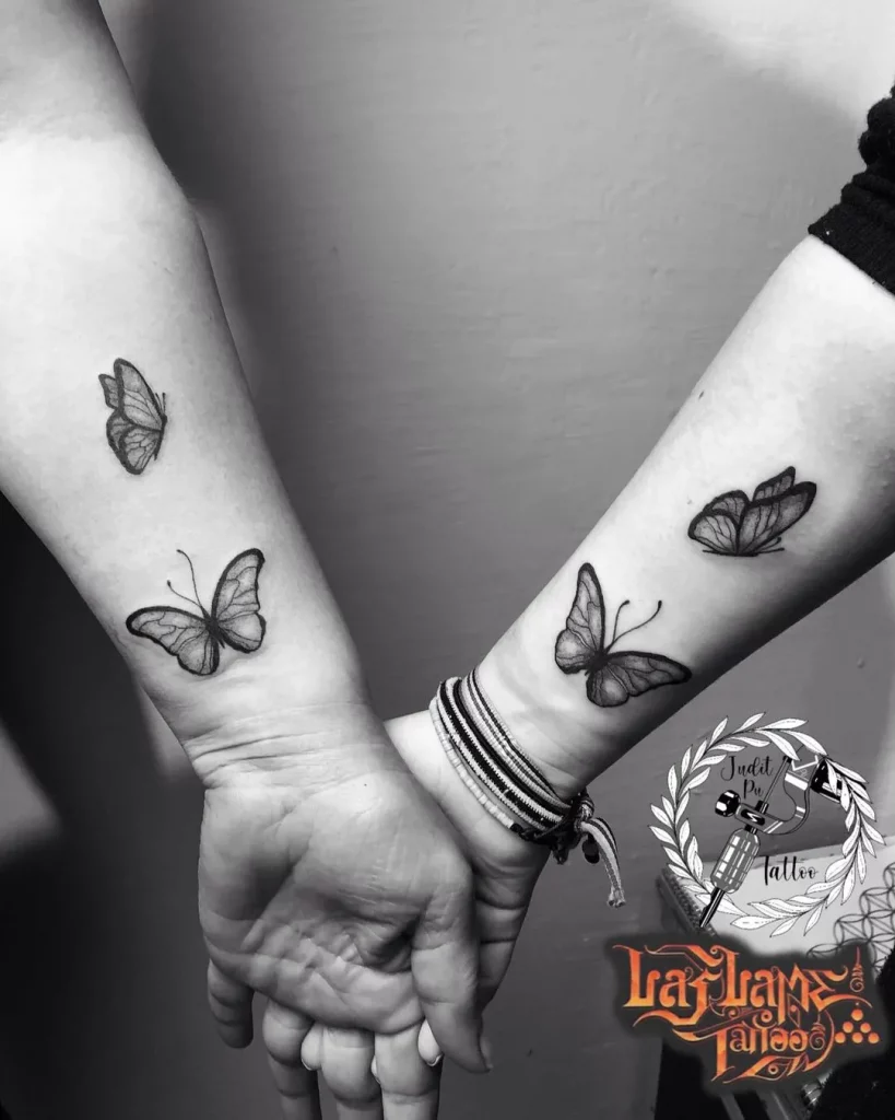 tatuajes madre e hija mariposa