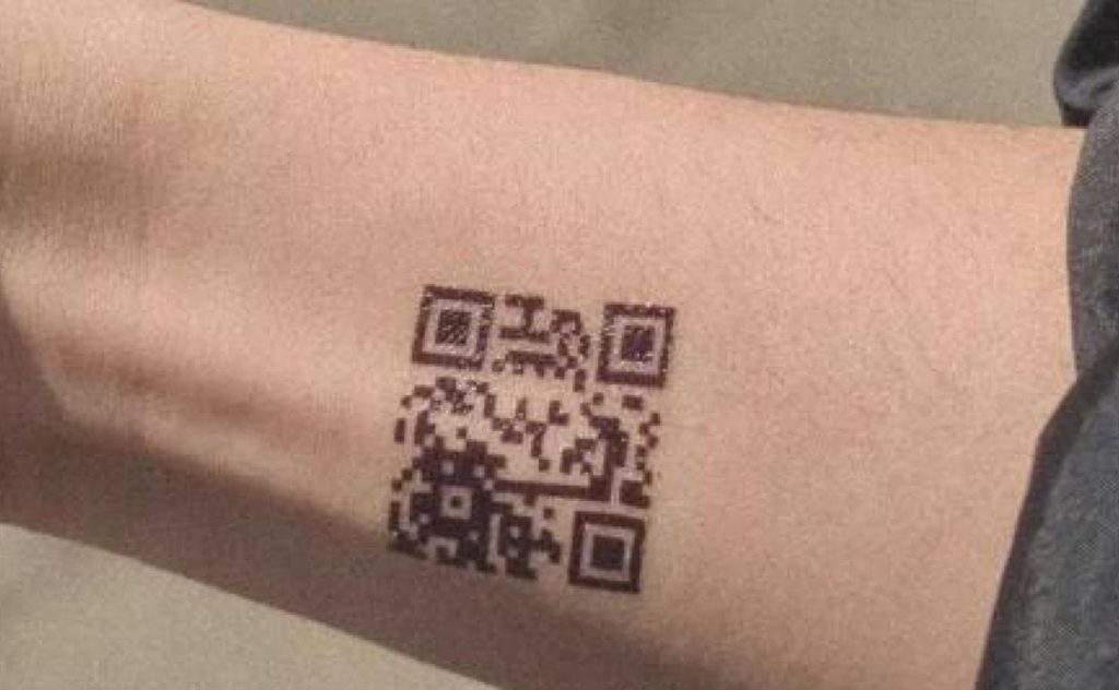 tatuajes códigos de barras qr